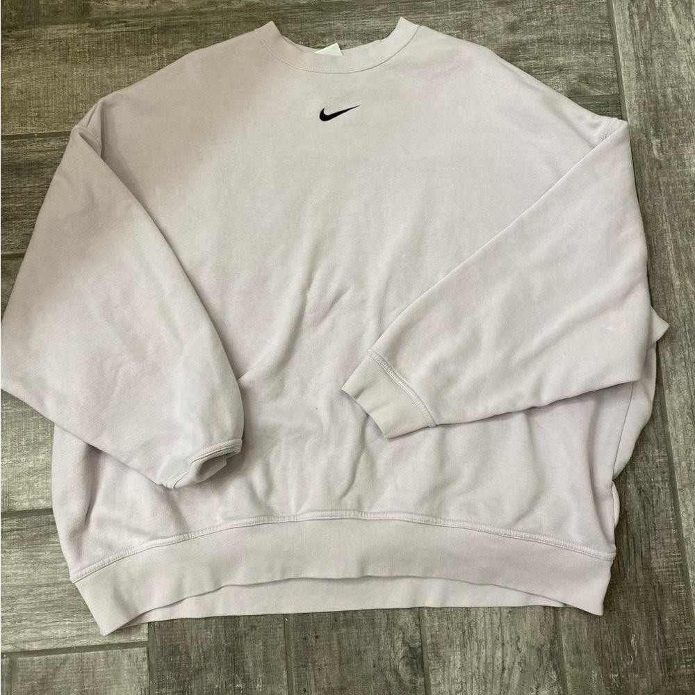 light pink nike crew neck 💗